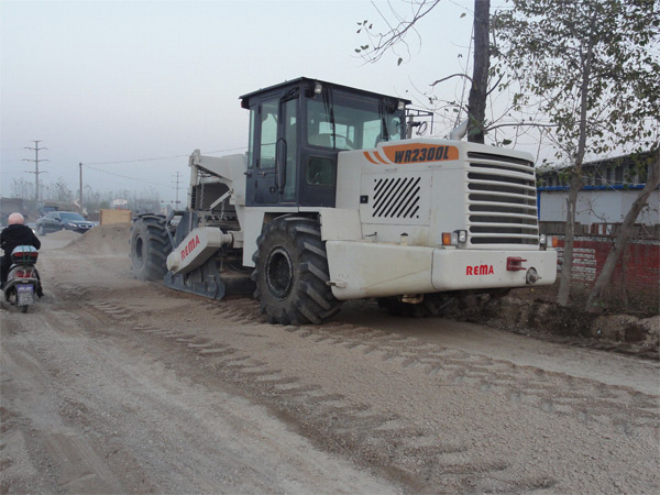 WR2300L，駐馬店水穩(wěn)基層冷再生