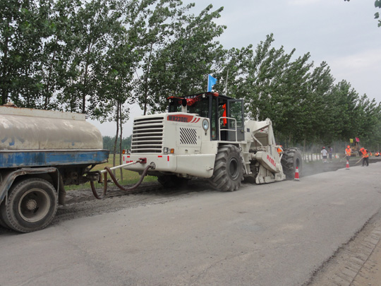 WR2300L，安徽靈壁水穩(wěn)路基冷再生