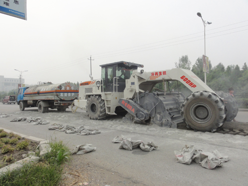 WR2300L，西平水穩(wěn)路基冷再生