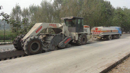 WR2300L，西華縣二灰碎石冷再生