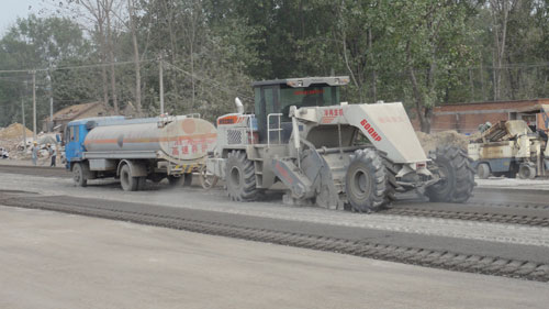 WR2300L，G311國道河南永城段水穩(wěn)路基冷再生