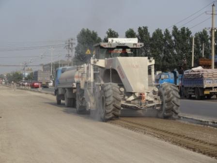 WR2300L，長葛S325水穩(wěn)路基冷再生