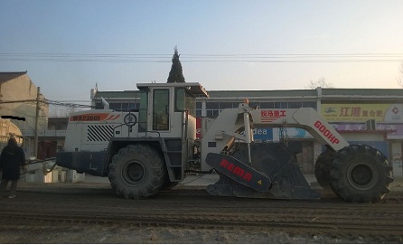 WR2300E，安徽壽縣水穩(wěn)冷再生