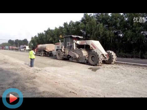 WR2300L，長葛S325省道水穩(wěn)路基破碎