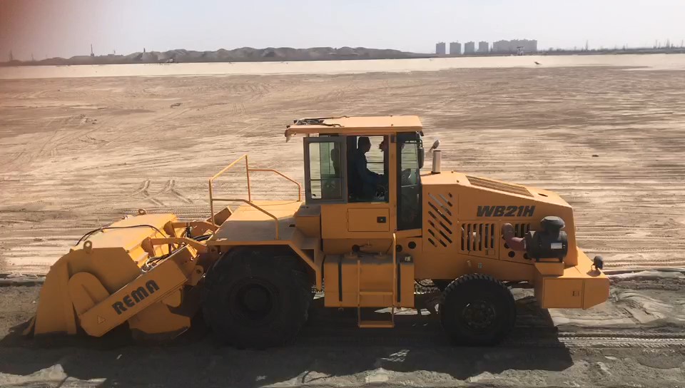WB21H，蘭州機(jī)場(chǎng)路拌機(jī)灰土拌和